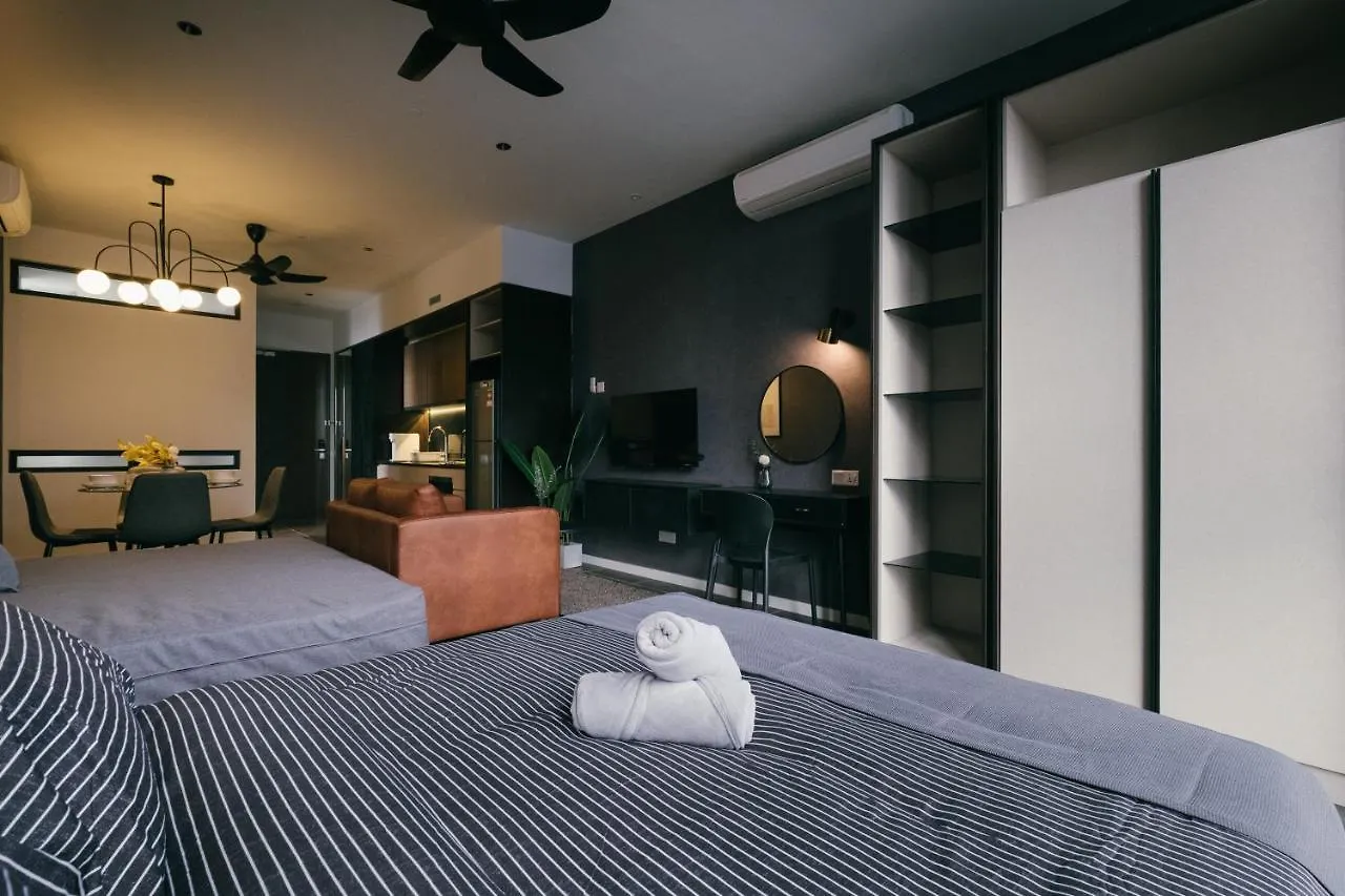 アパート Scarletz Klcc Studio Suites 4 Pax Luxury Modern Style Wifi 100Mbps クアラルンプール