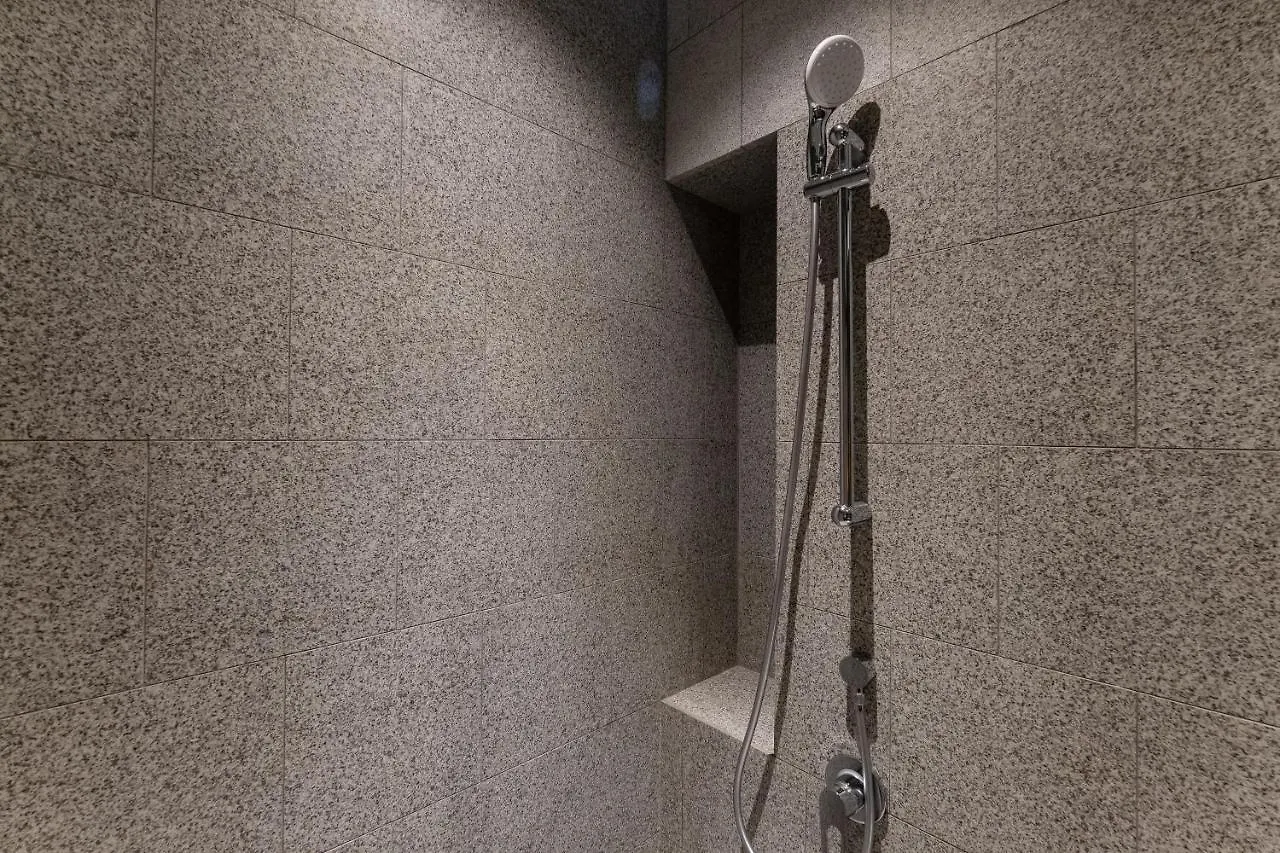 Scarletz Klcc Studio Suites 4 Pax Luxury Modern Style Wifi 100Mbps クアラルンプール 0*,  マレーシア